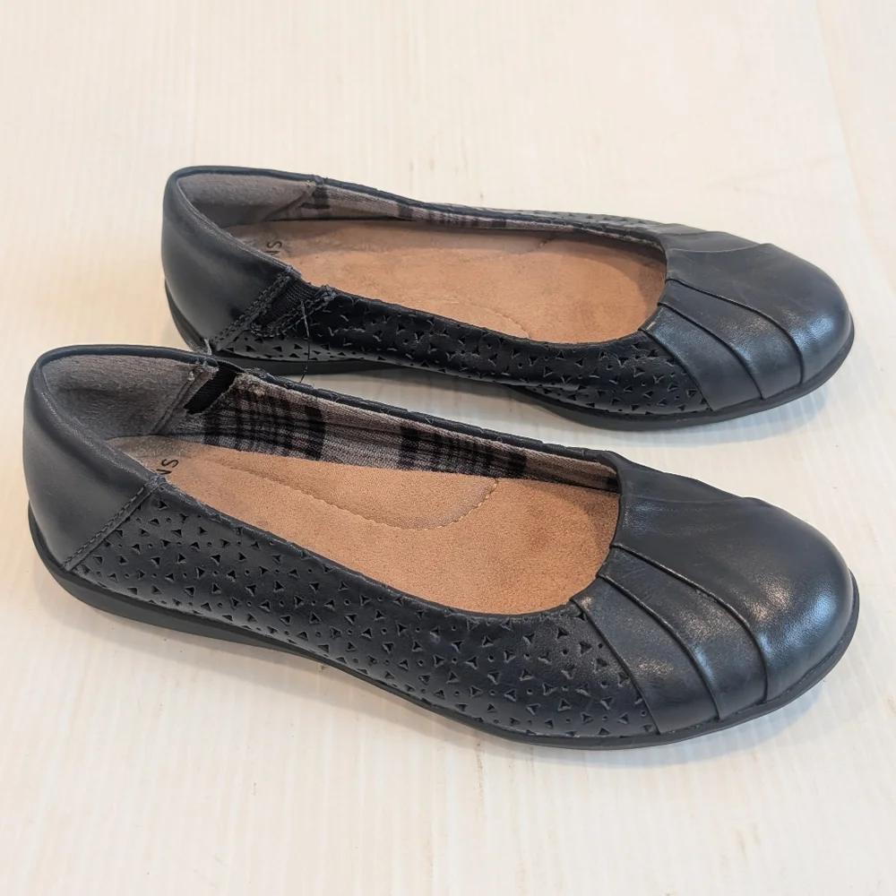 EARTH Fiona Navy Blue Leather Women's Flats Size 7 Narrow